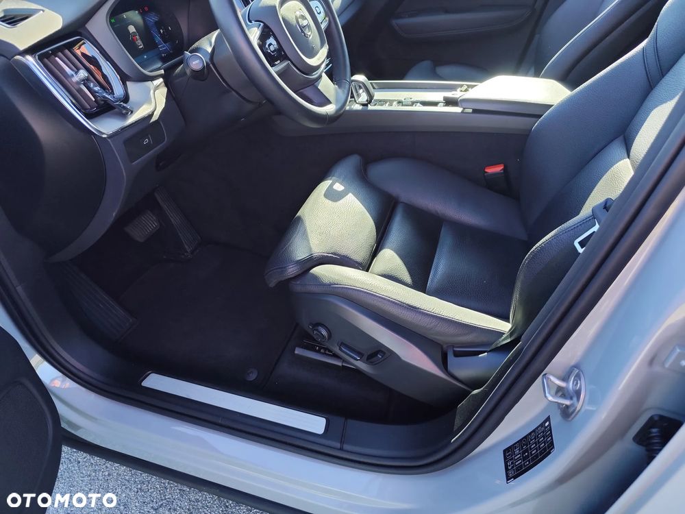 Volvo XC 60 B5 B AWD Essential - 9