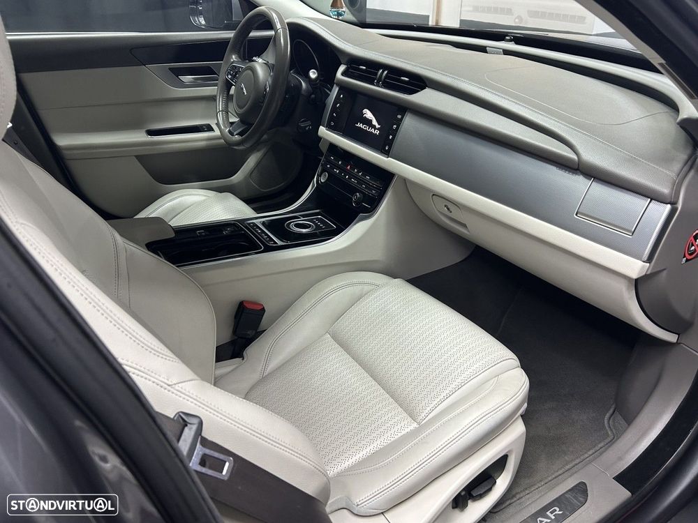 Jaguar XF 2.0 D Prestige Aut. - 9
