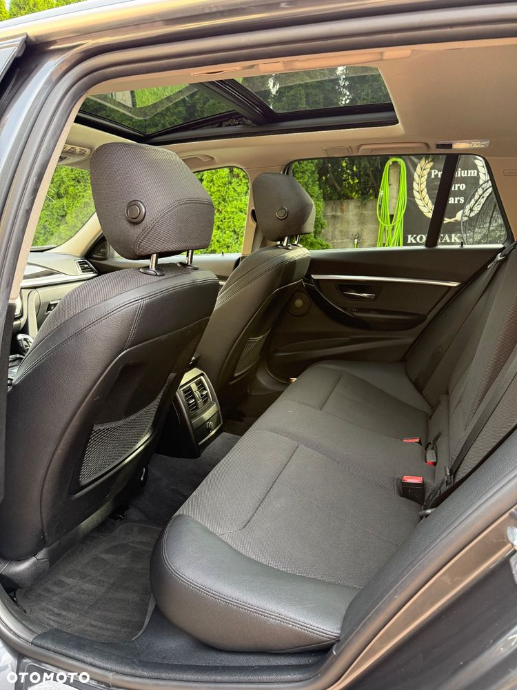 BMW Seria 3 320d Efficient Dynamics Advantage sport - 23