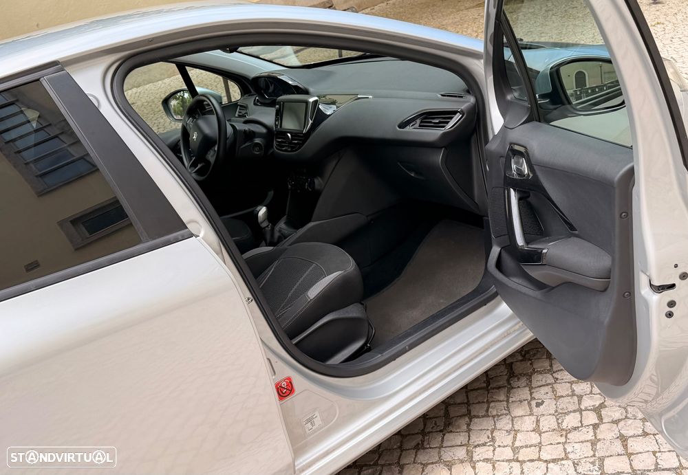 Peugeot 208 1.2 VTi Allure - 44