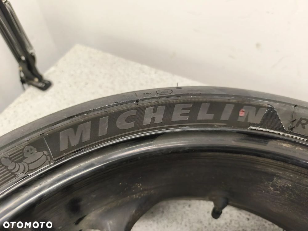 Felga tył, tylna, koło, tarcza hamulcowa, zębatka, ośka tył Triumph Trident 660 2022 - 2