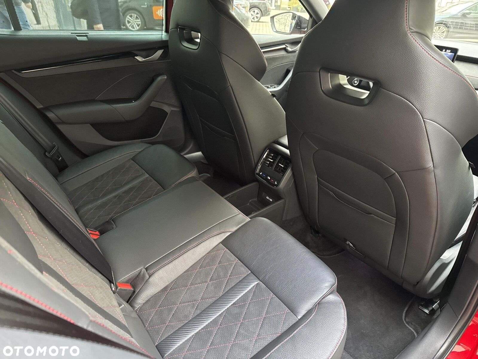Skoda Octavia 2.0 TSI RS DSG - 24