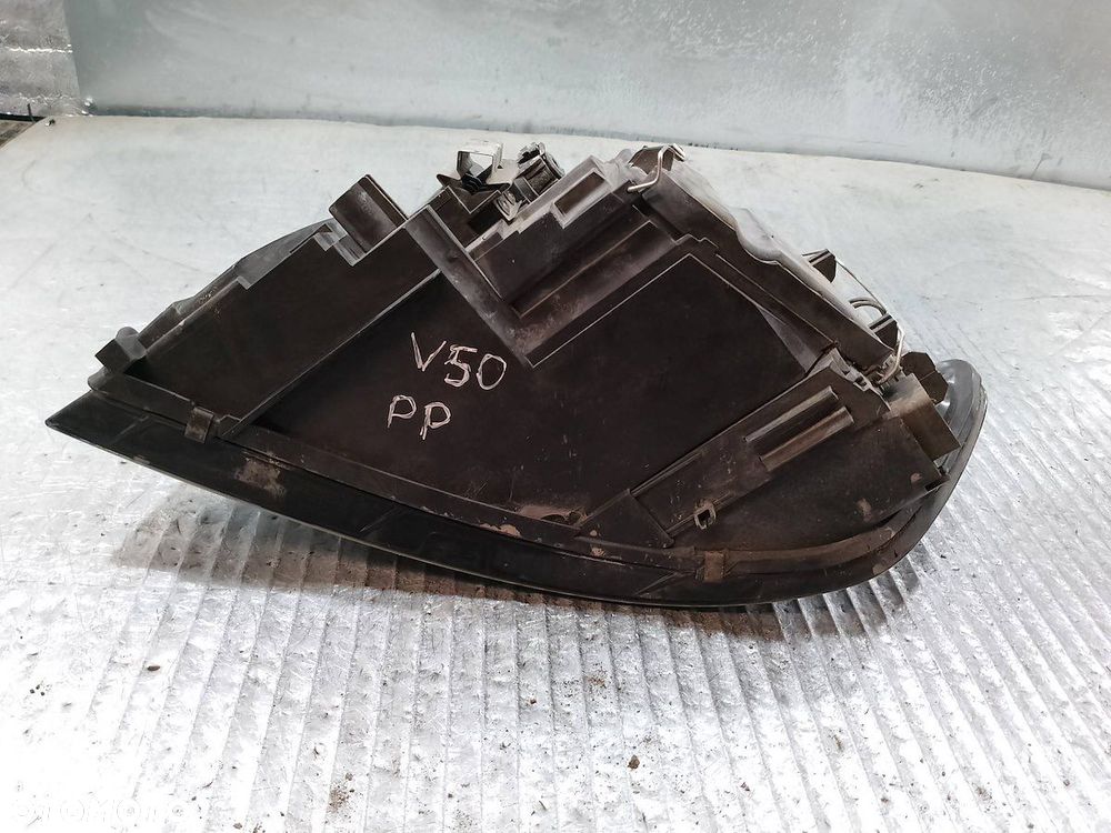LAMPA PRZÓD PRAWA VOLVO V50  30698890 RH       0301198274 - 4