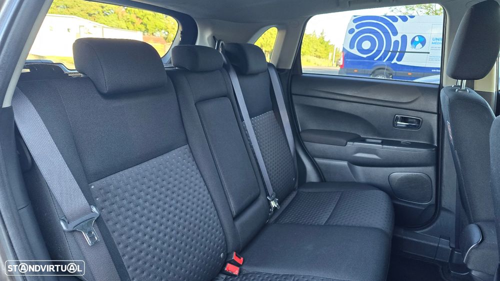 Mitsubishi ASX 1.8 DI-D Instyle - 32