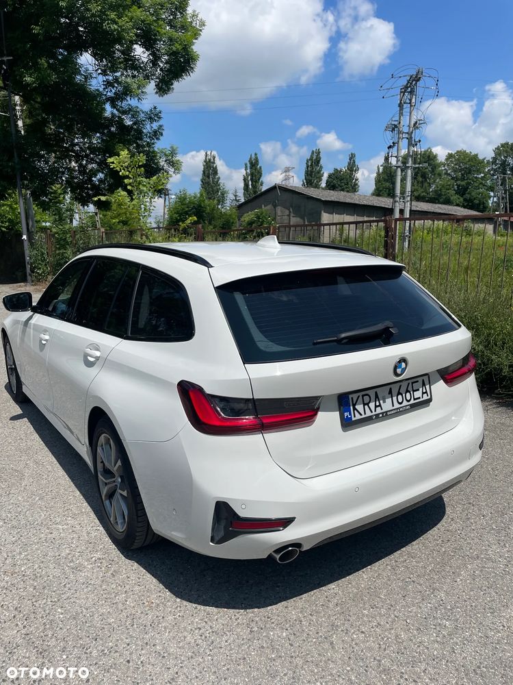 BMW Seria 3 318d mHEV - 4