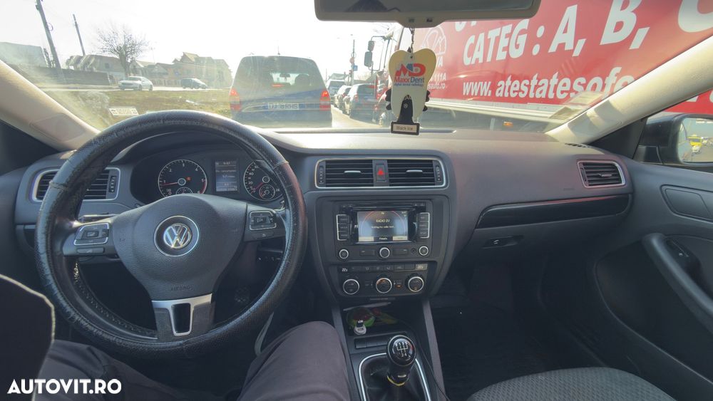 Volkswagen Jetta 1.6 TDI Blue Motion Technology Comfortline - 9