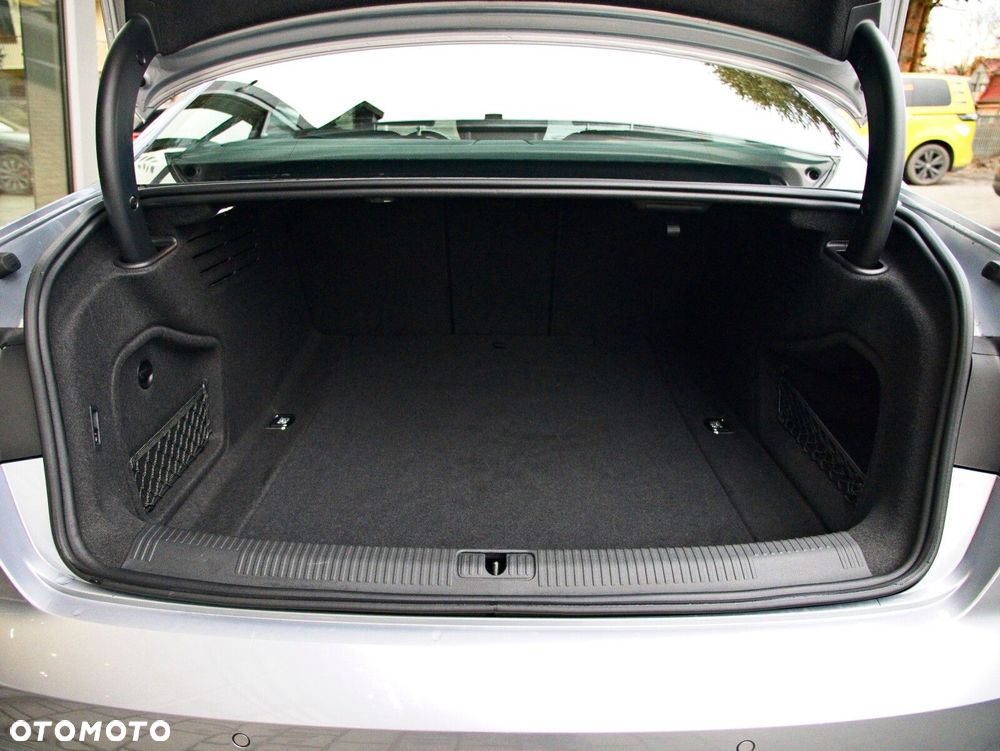 Audi A4 Limousine - 33