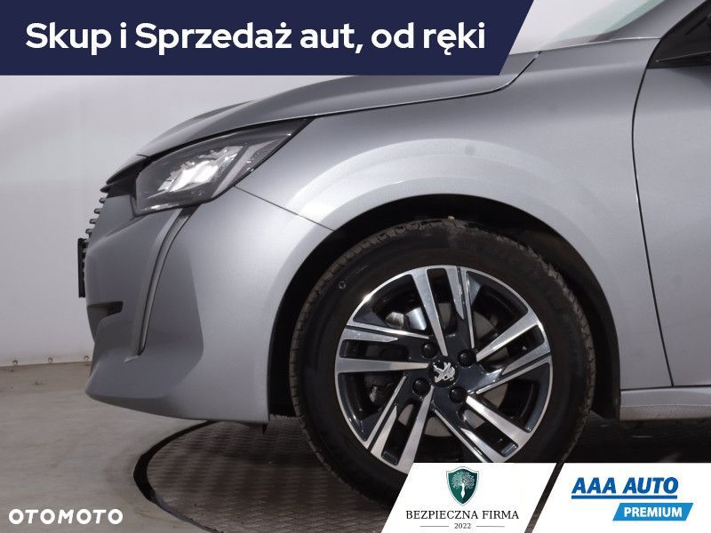 Peugeot 208 - 15