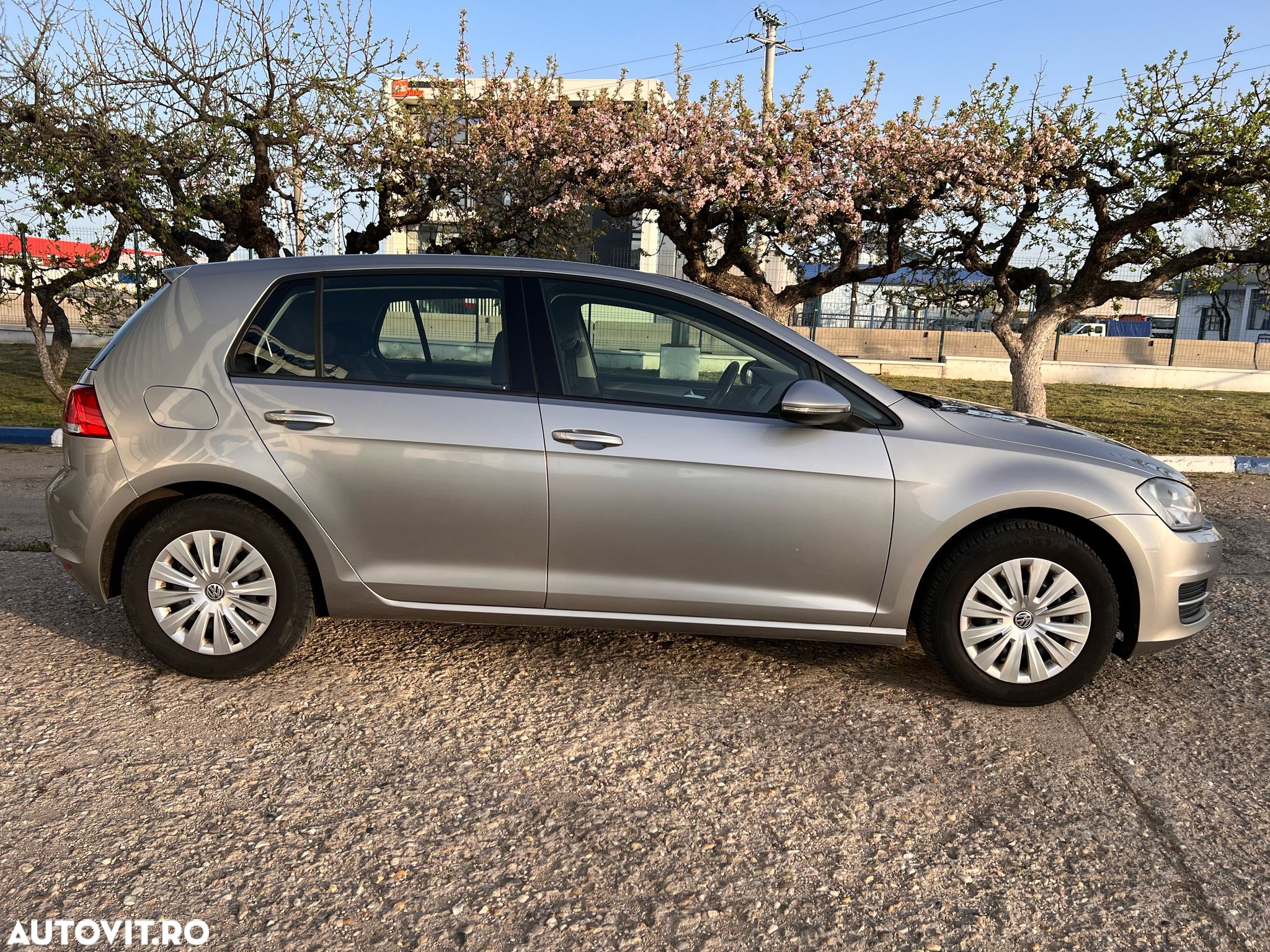 Volkswagen Golf 2.0 TDI DPF BMT DSG Comfortline - 3