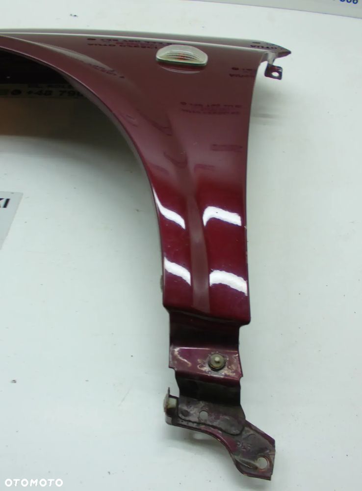 Nissan Primera P12 Błotnik prawy lewy przód bordowy - 4