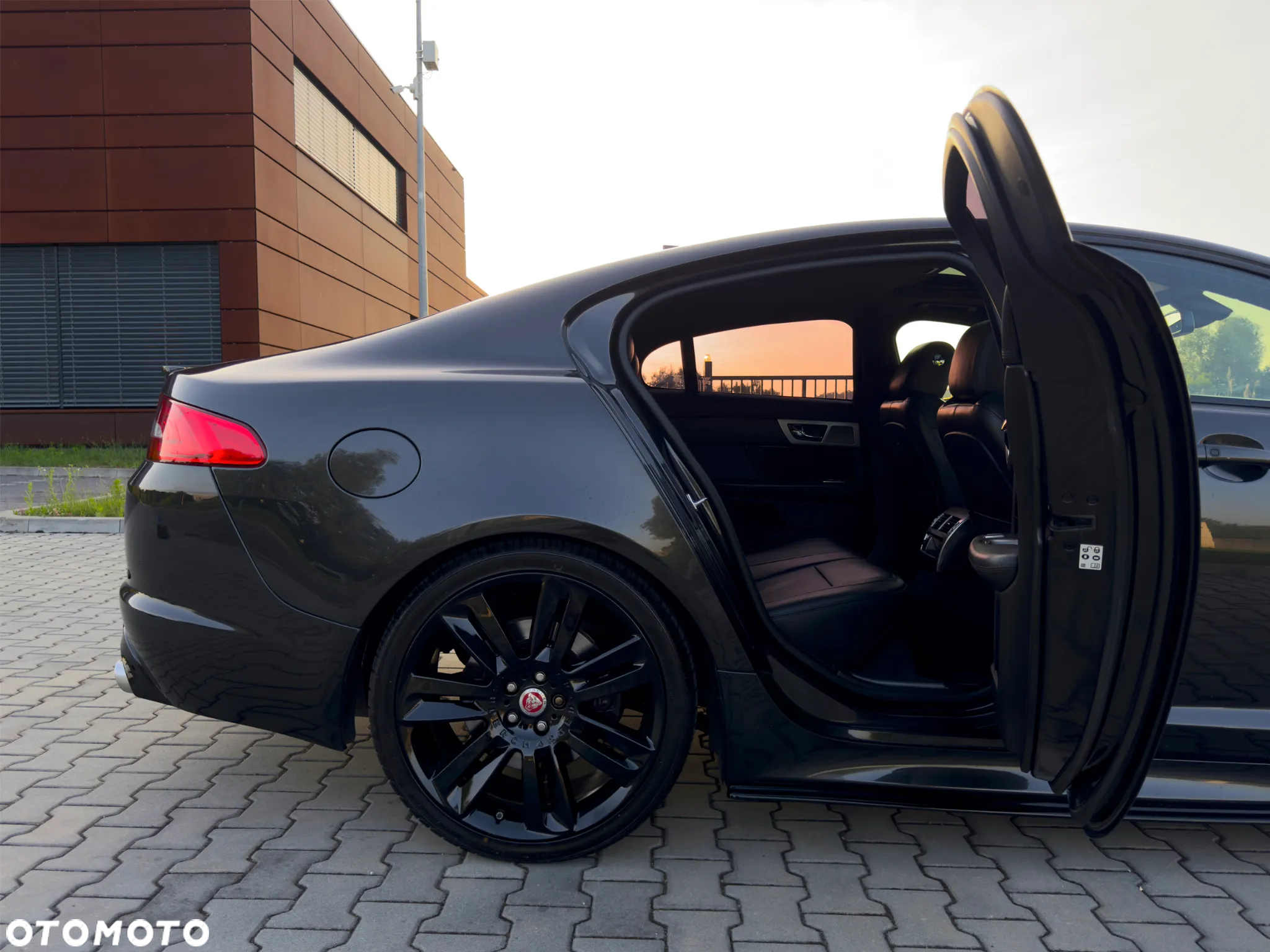 Jaguar XF 3.0 TDV6 R-Sport - 26