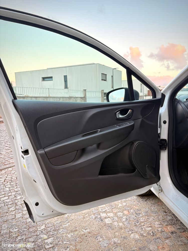 Renault Clio - 25