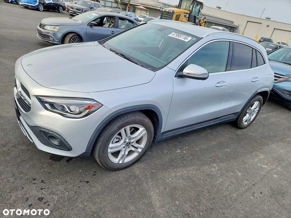 Mercedes-Benz GLA - 3