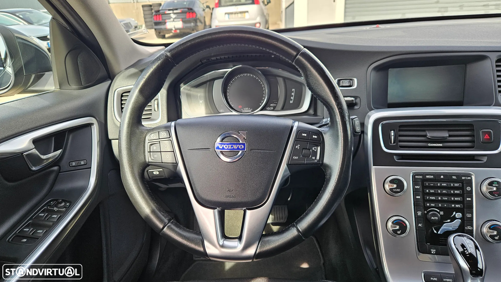 Volvo V60 2.4 D6 Momentum AWD Phev - 16