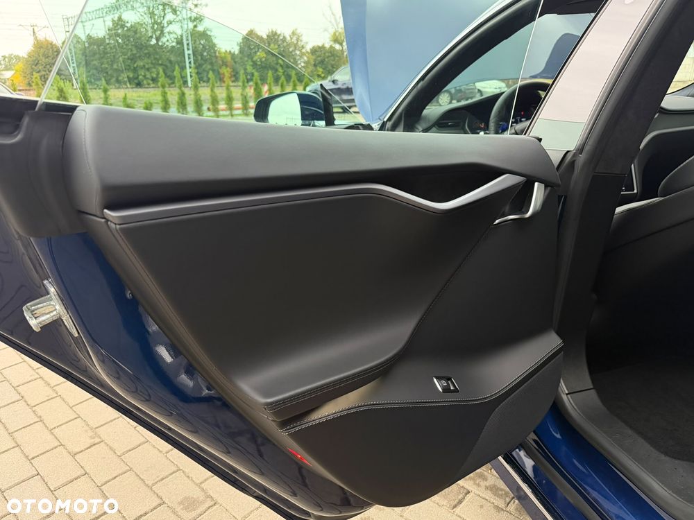 Tesla Model S - 16