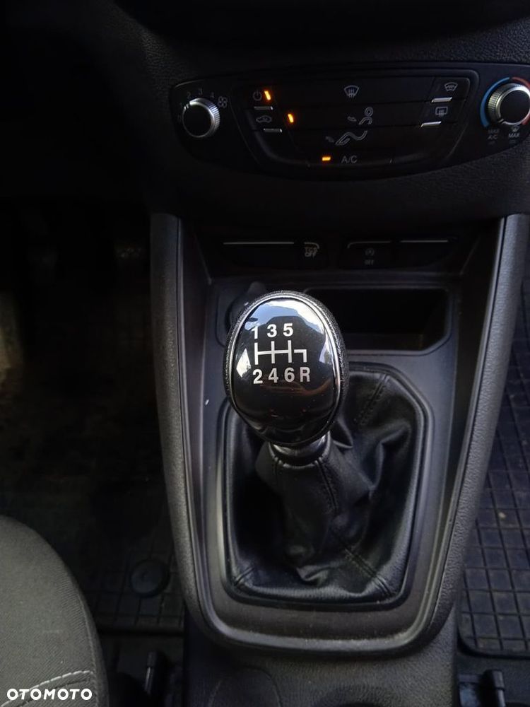 Ford Transit Courier - 23