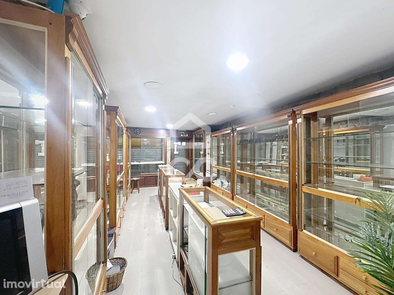 Edifício com Alma e História no Coração da Cidade — Ideal para Investi - Grande imagem: 2/23