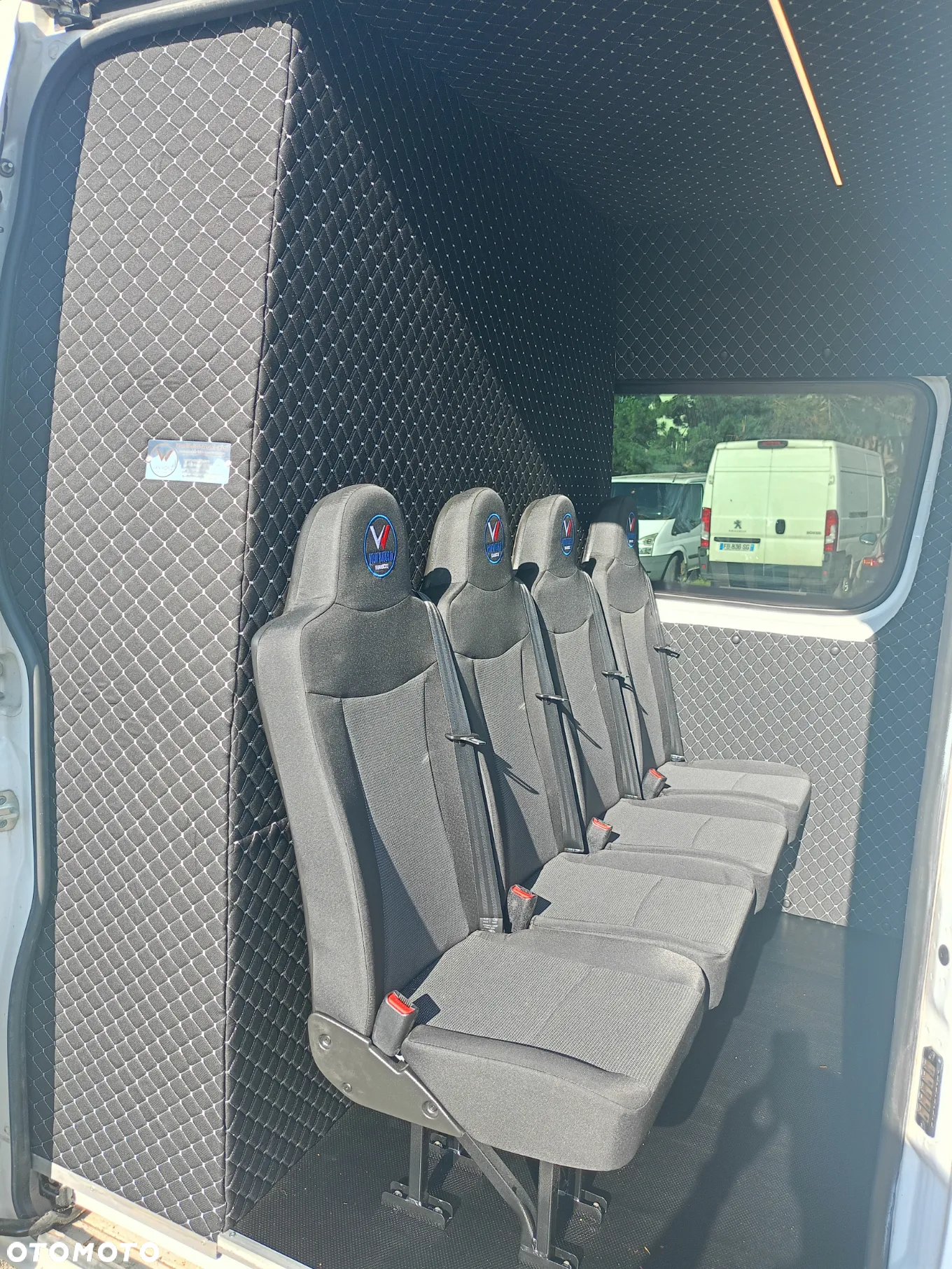 Mercedes-Benz Sprinter - 13