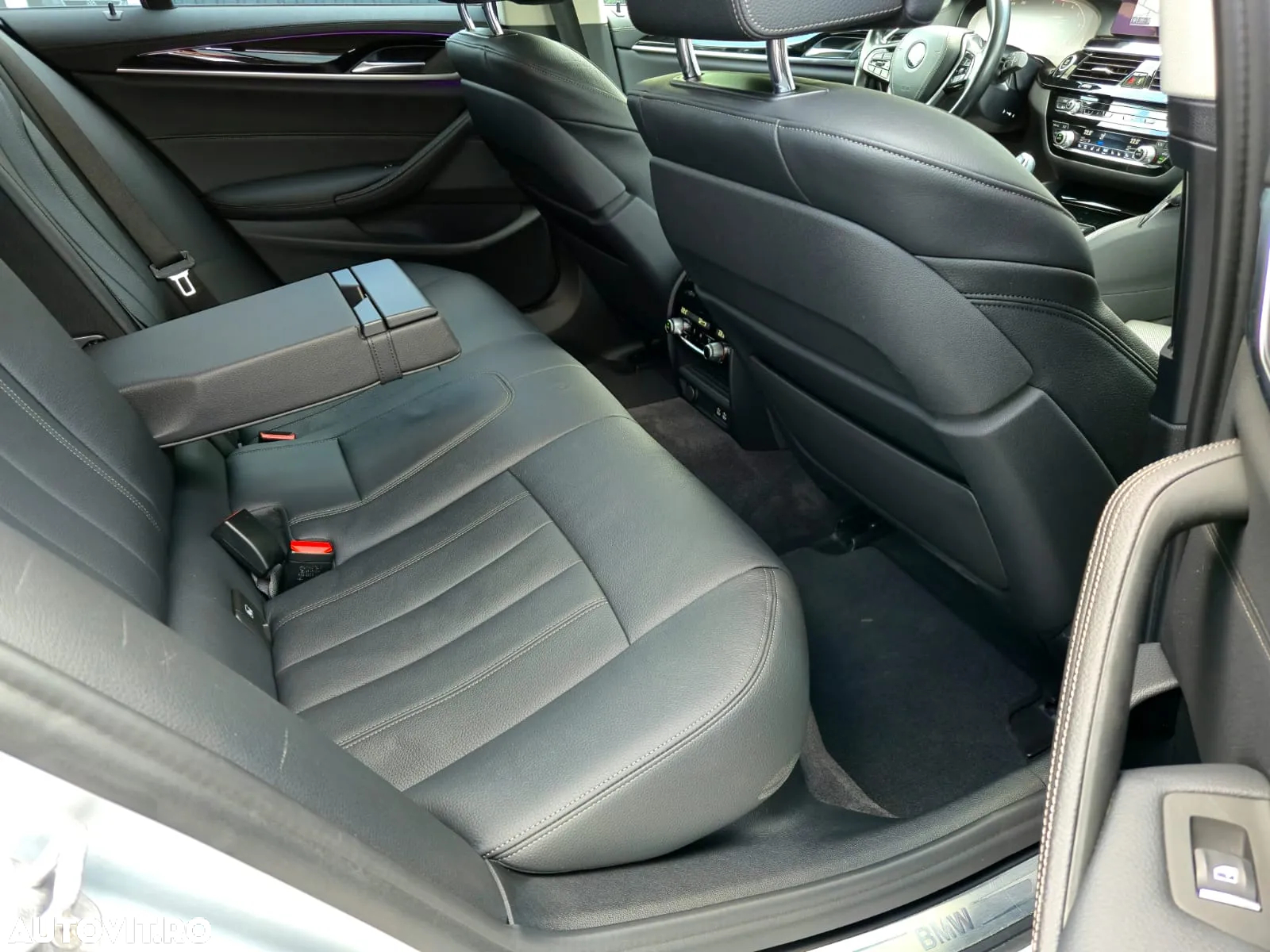 BMW Seria 5 520d Touring Aut. Luxury Line - 35
