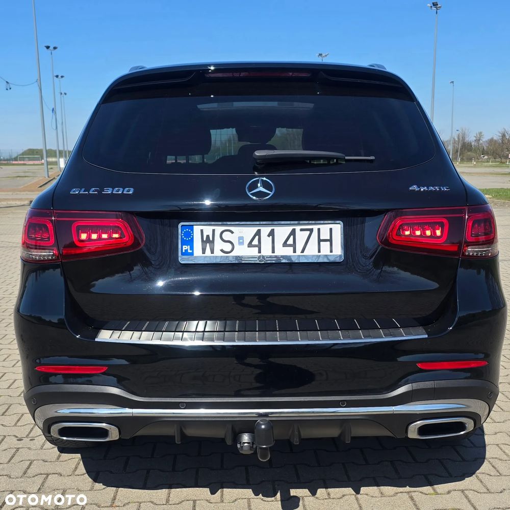 Mercedes-Benz GLC 300 4Matic 9G-TRONIC AMG Line Plus - 4