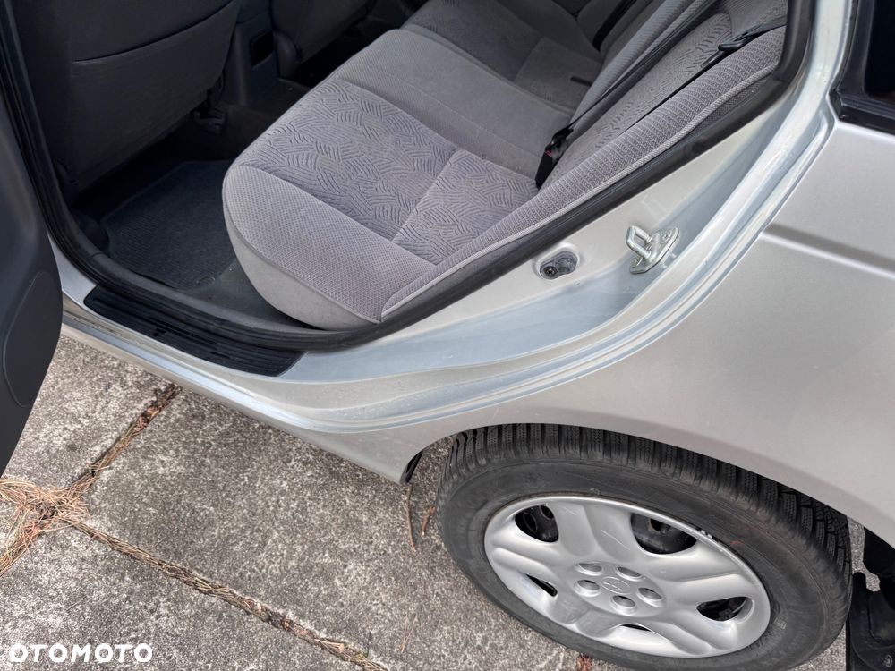 Toyota Avensis - 23