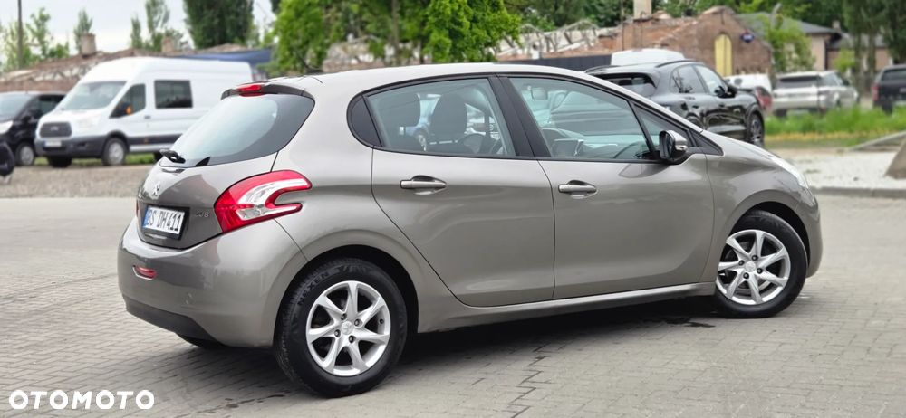 Peugeot 208 - 15