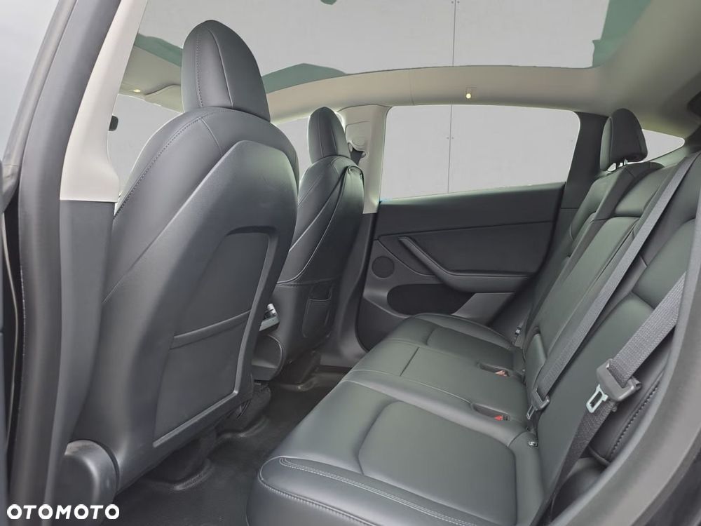 Tesla Model Y - 15