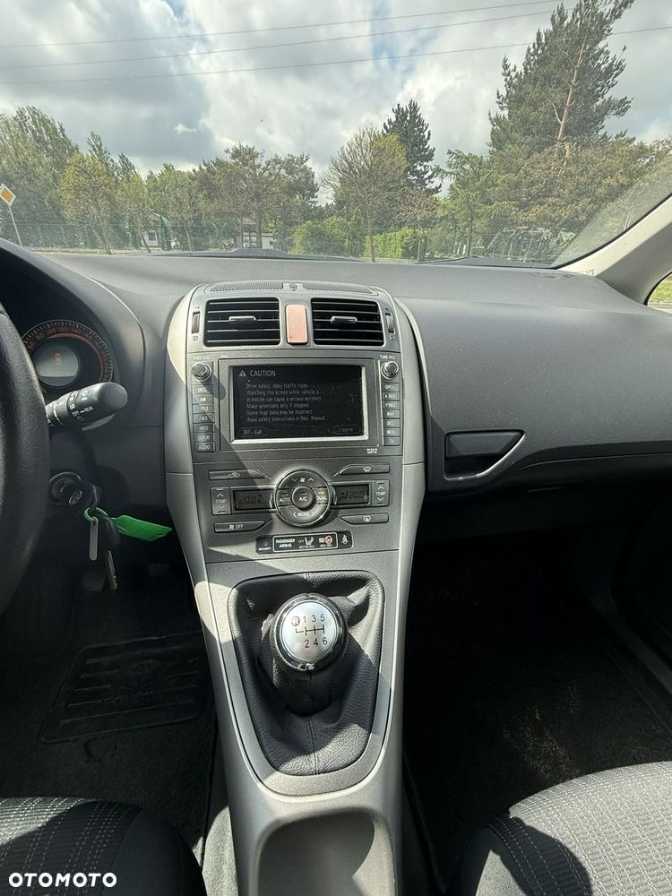 Toyota Auris - 13