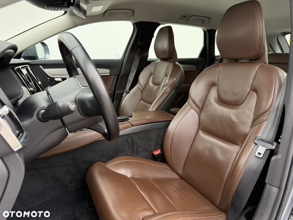 Volvo V90 Cross Country - 13