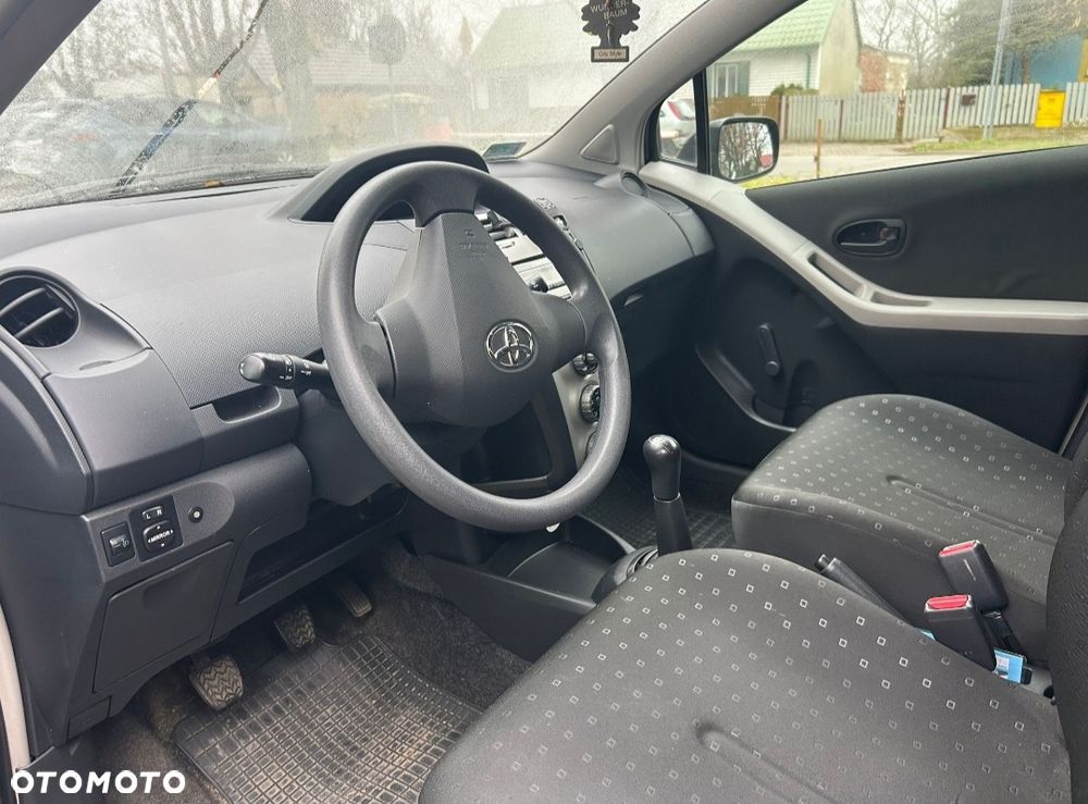 Toyota Yaris 1.3 Terra - 7