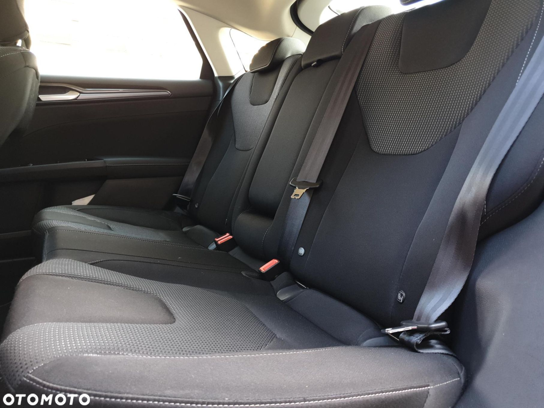 Ford Mondeo 2.0 EcoBlue Titanium - 24