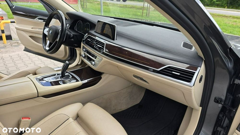 BMW Seria 7 - 17