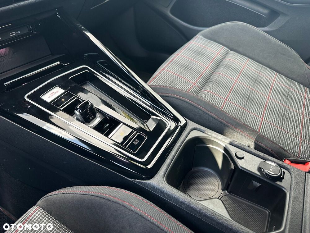 Volkswagen Golf - 27
