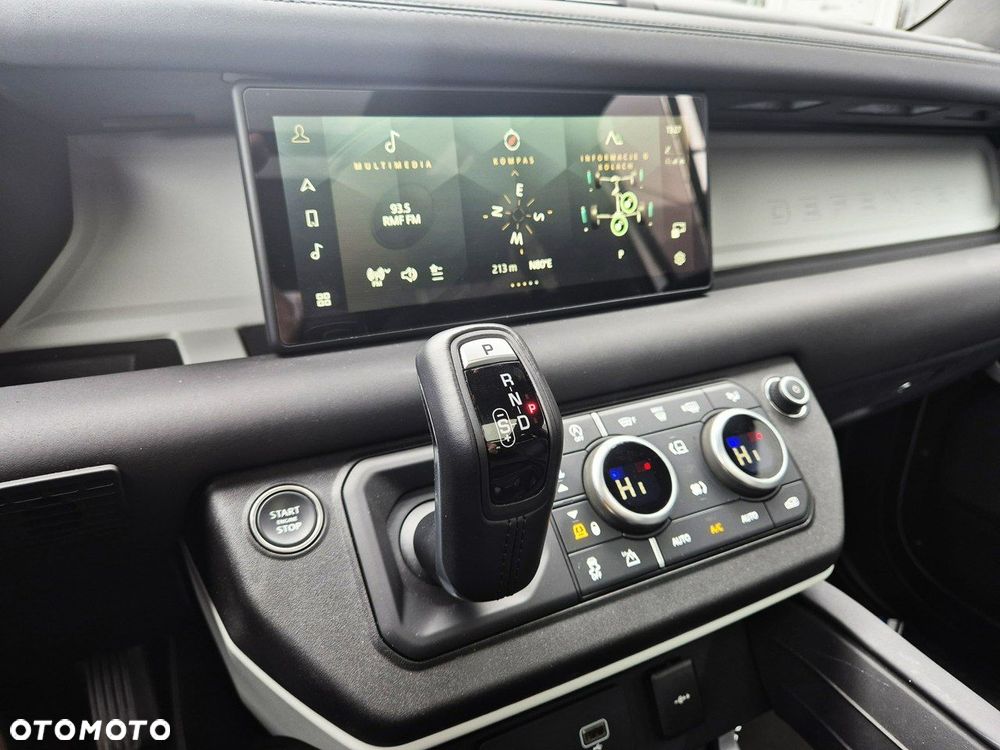 Land Rover Defender - 30