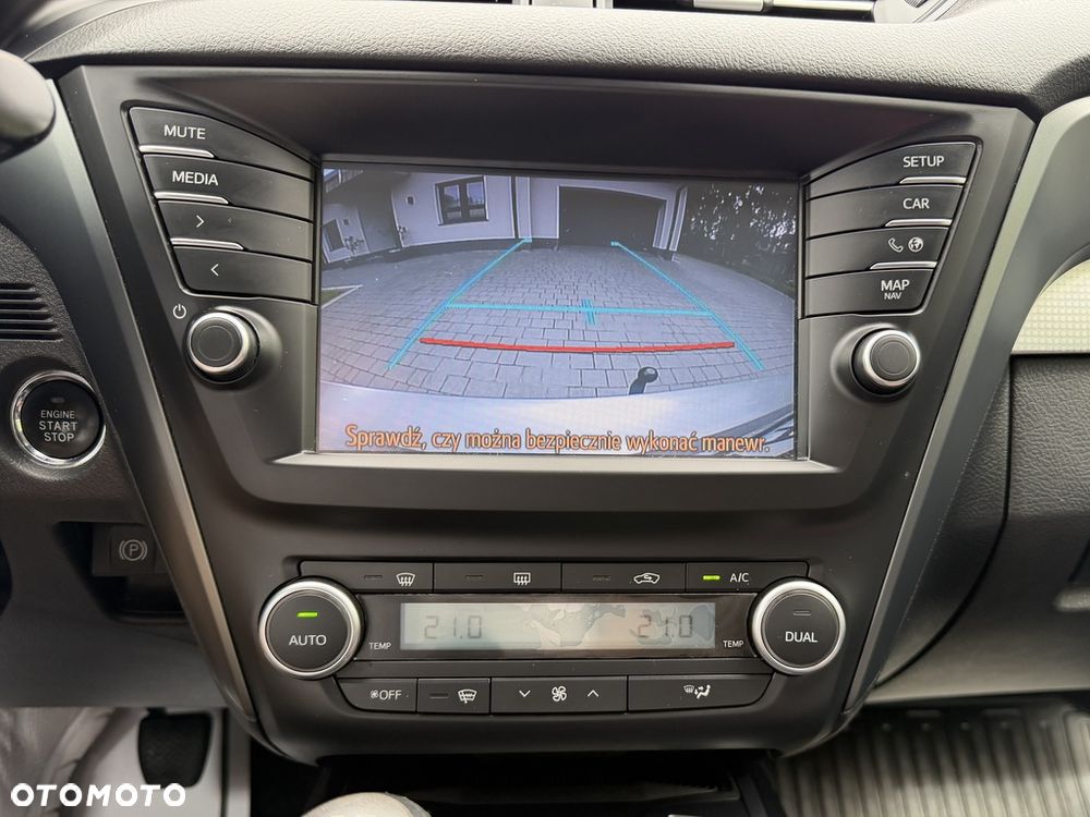 Toyota Avensis Touring Sports 1.8 Business Edition - 9