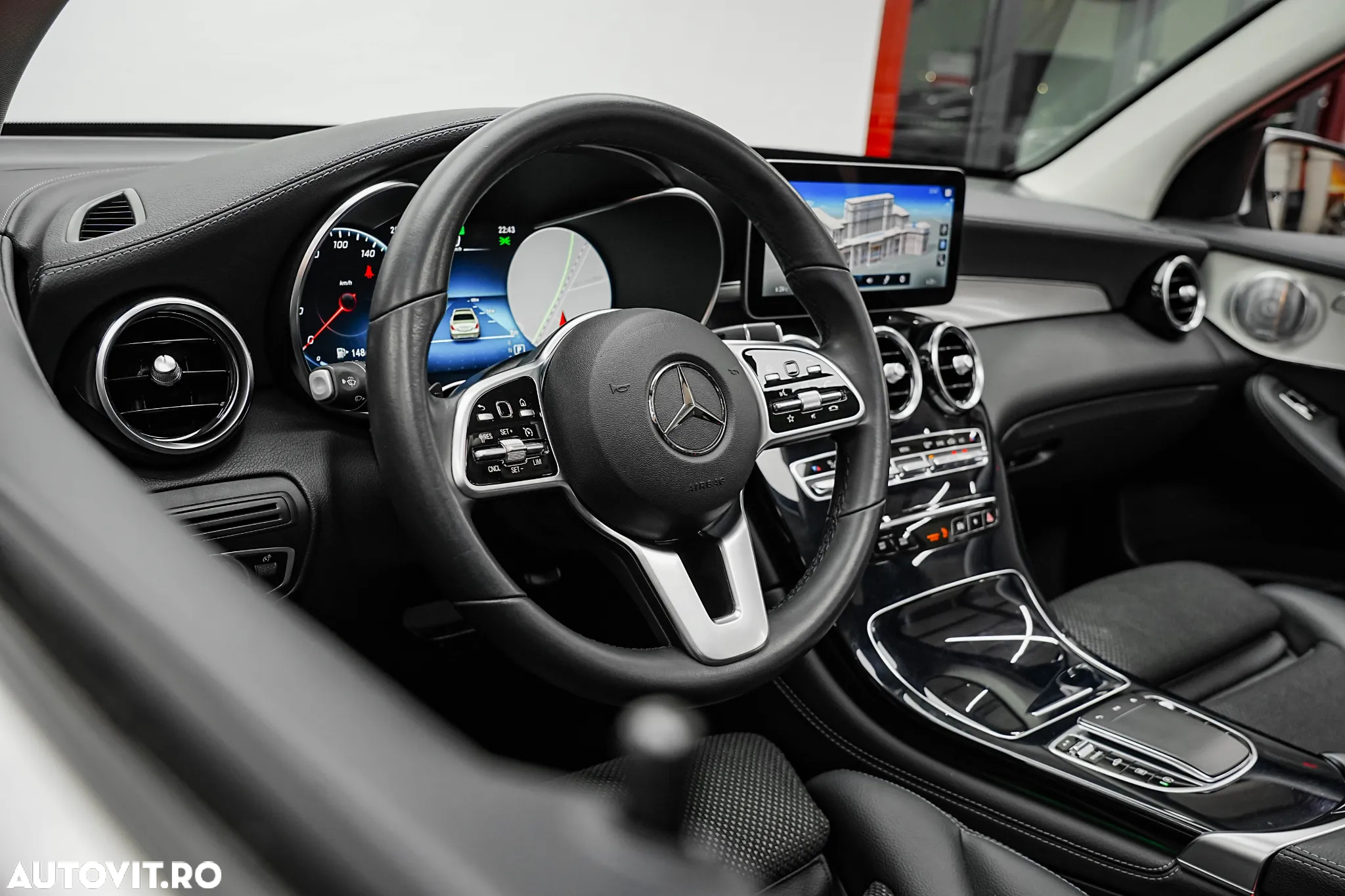 Mercedes-Benz GLC 200 4Matic 9G-TRONIC AMG Line Plus - 24