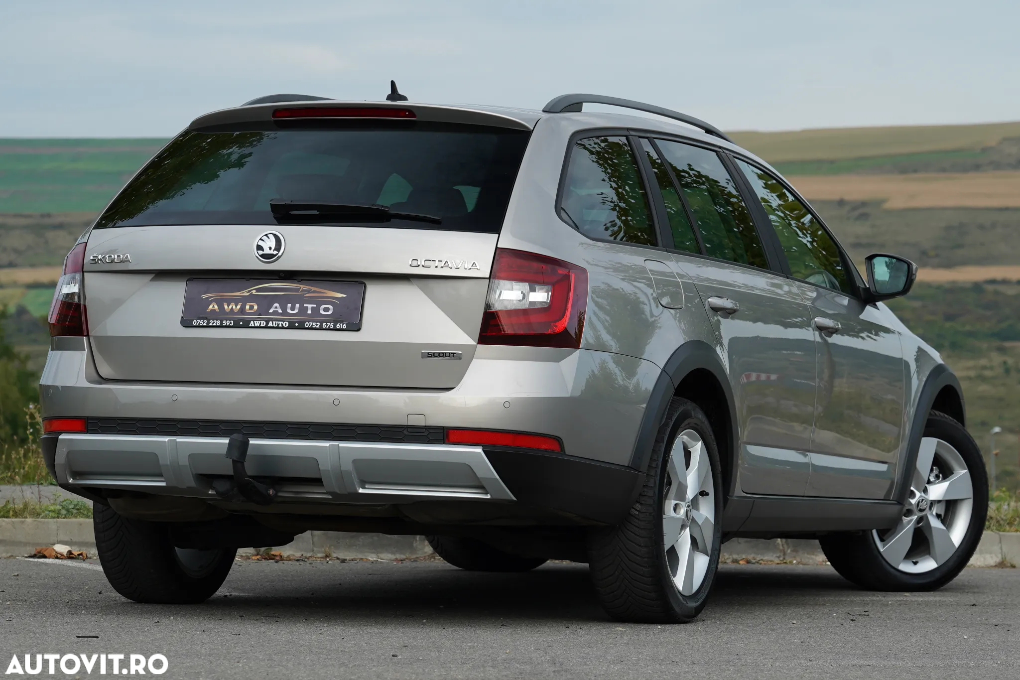 Skoda Octavia Combi 2.0 TDI 4x4 DSG Scout - 5