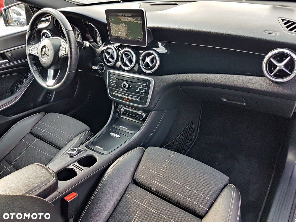 Mercedes-Benz CLA 200 7G-DCT AMG Line - 26