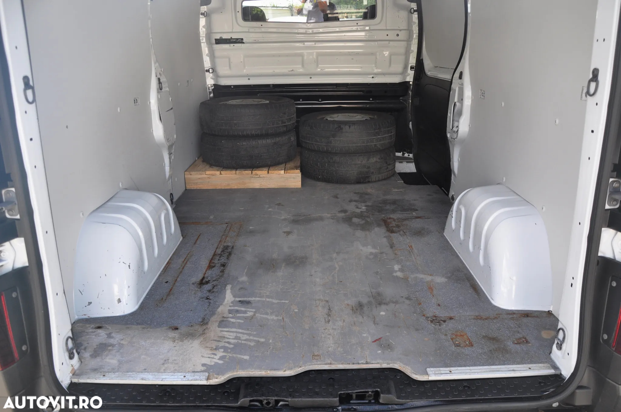 Opel Vivaro L2H1 Van - 9