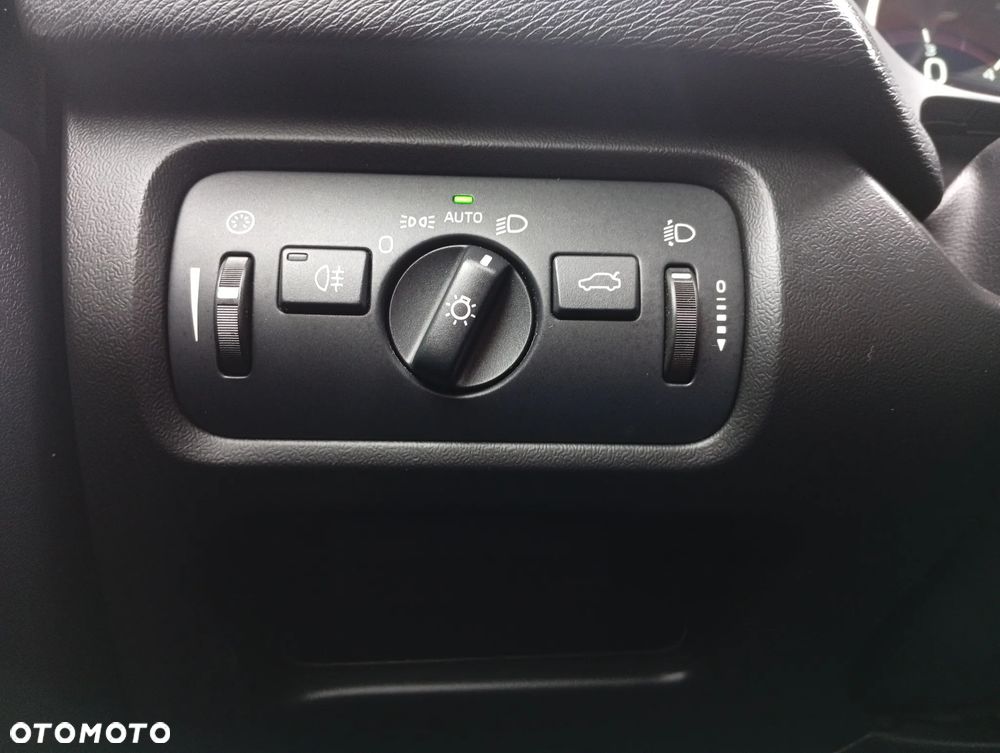 Volvo V40 D2 Kinetic - 34