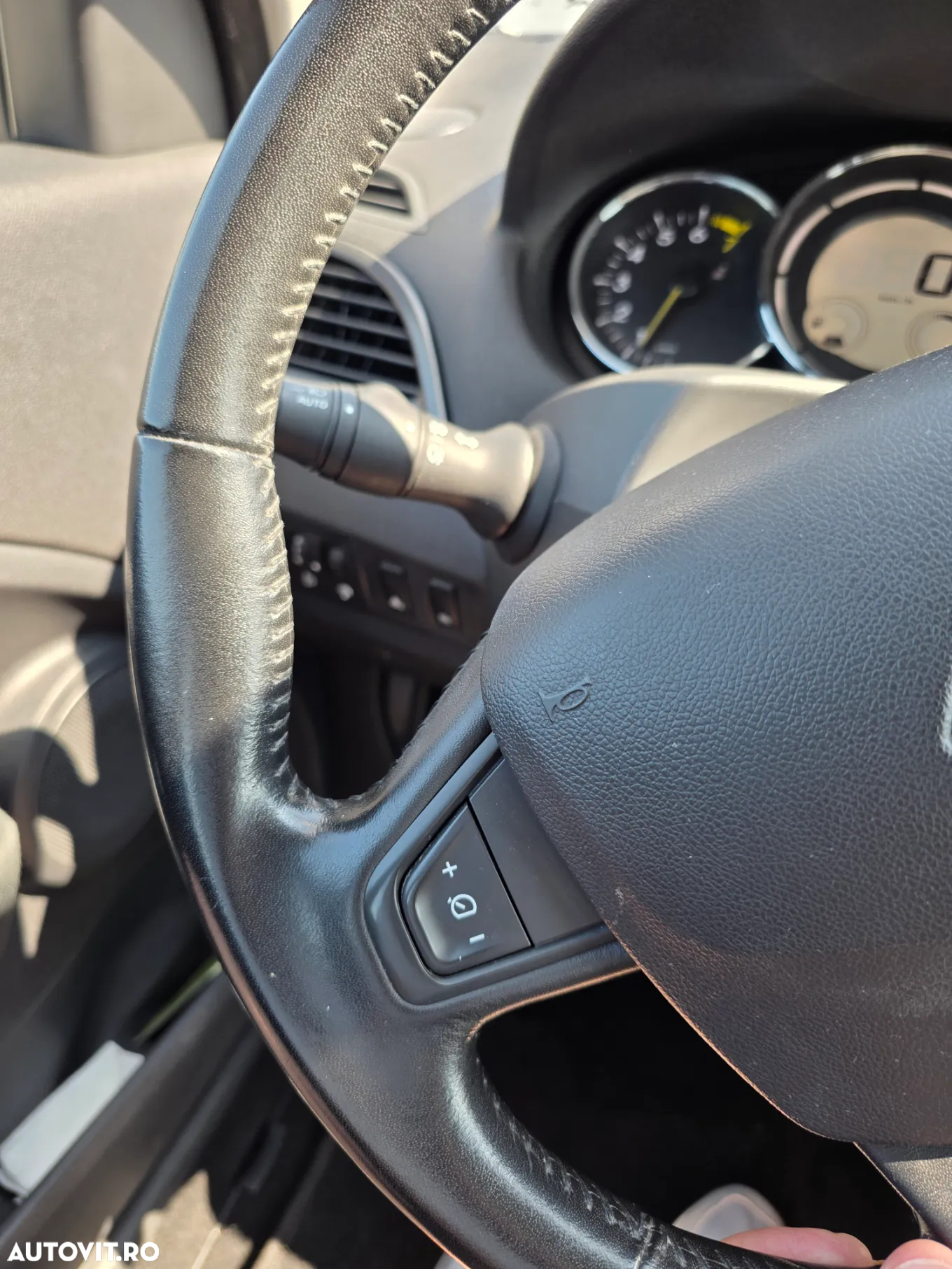 Renault Megane Grandtour ENERGY TCe 115 Start & Stop Authentique - 25