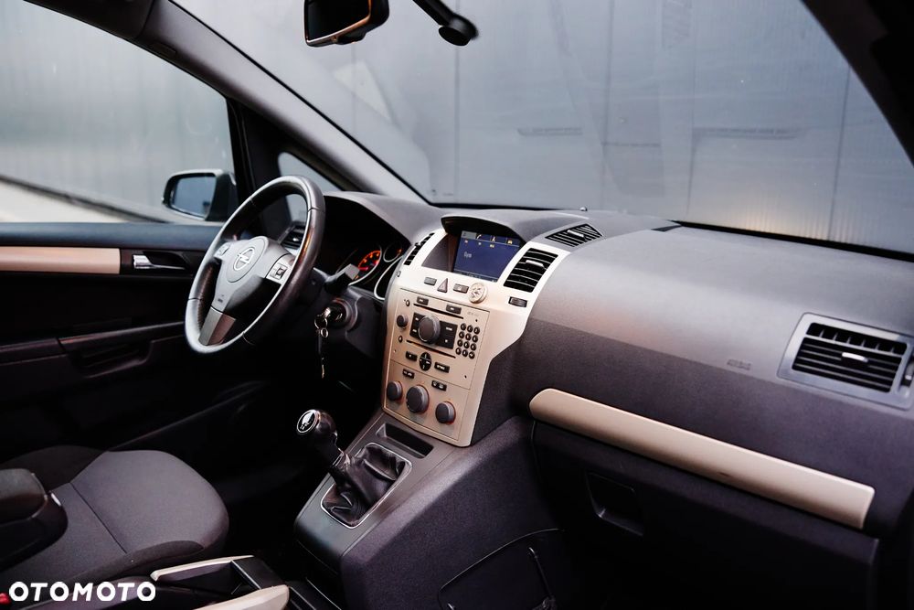 Opel Zafira 1.8 Cosmo - 28