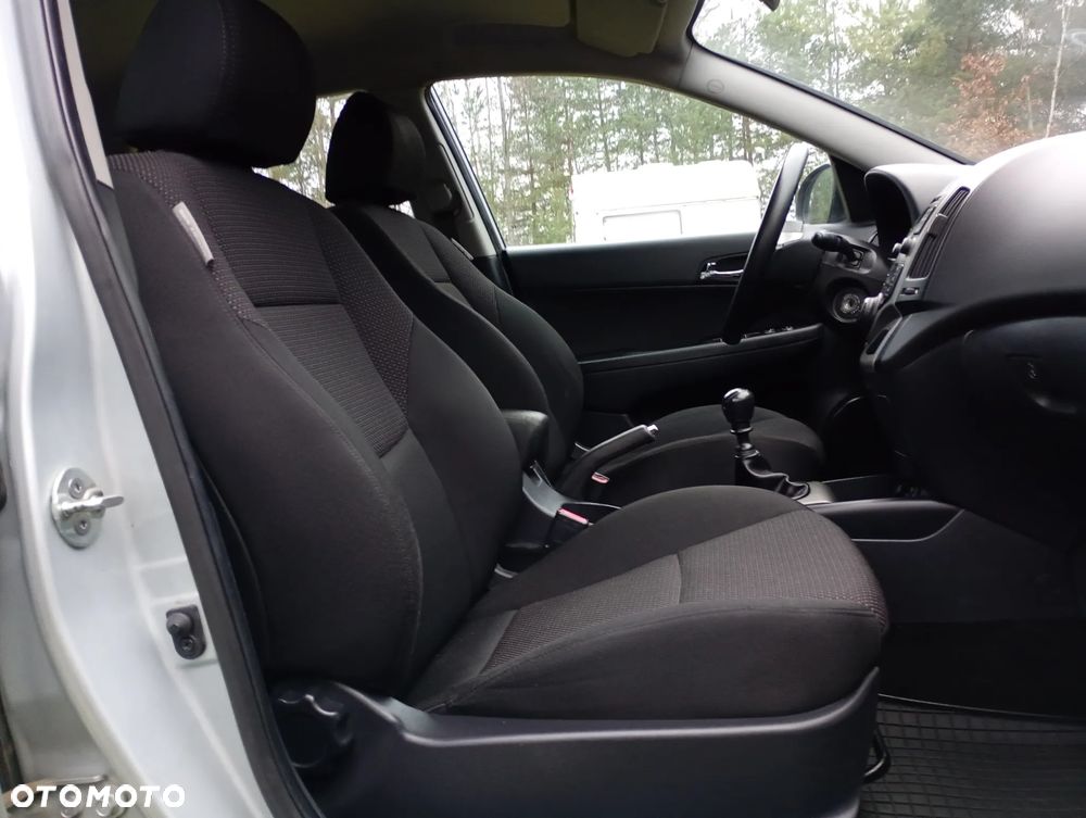 Hyundai i30 1.6 CRDi Base + World Cup - 19