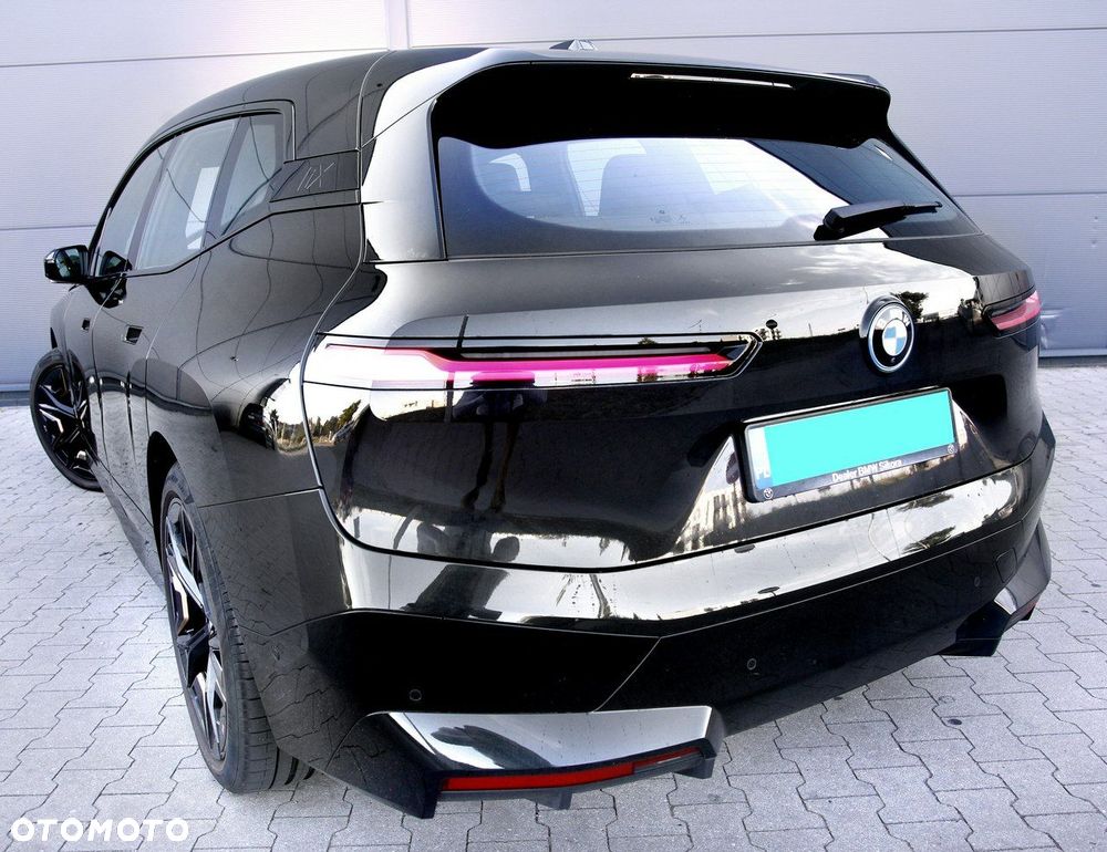 BMW iX xDrive40 76.6kWh Signature - 32