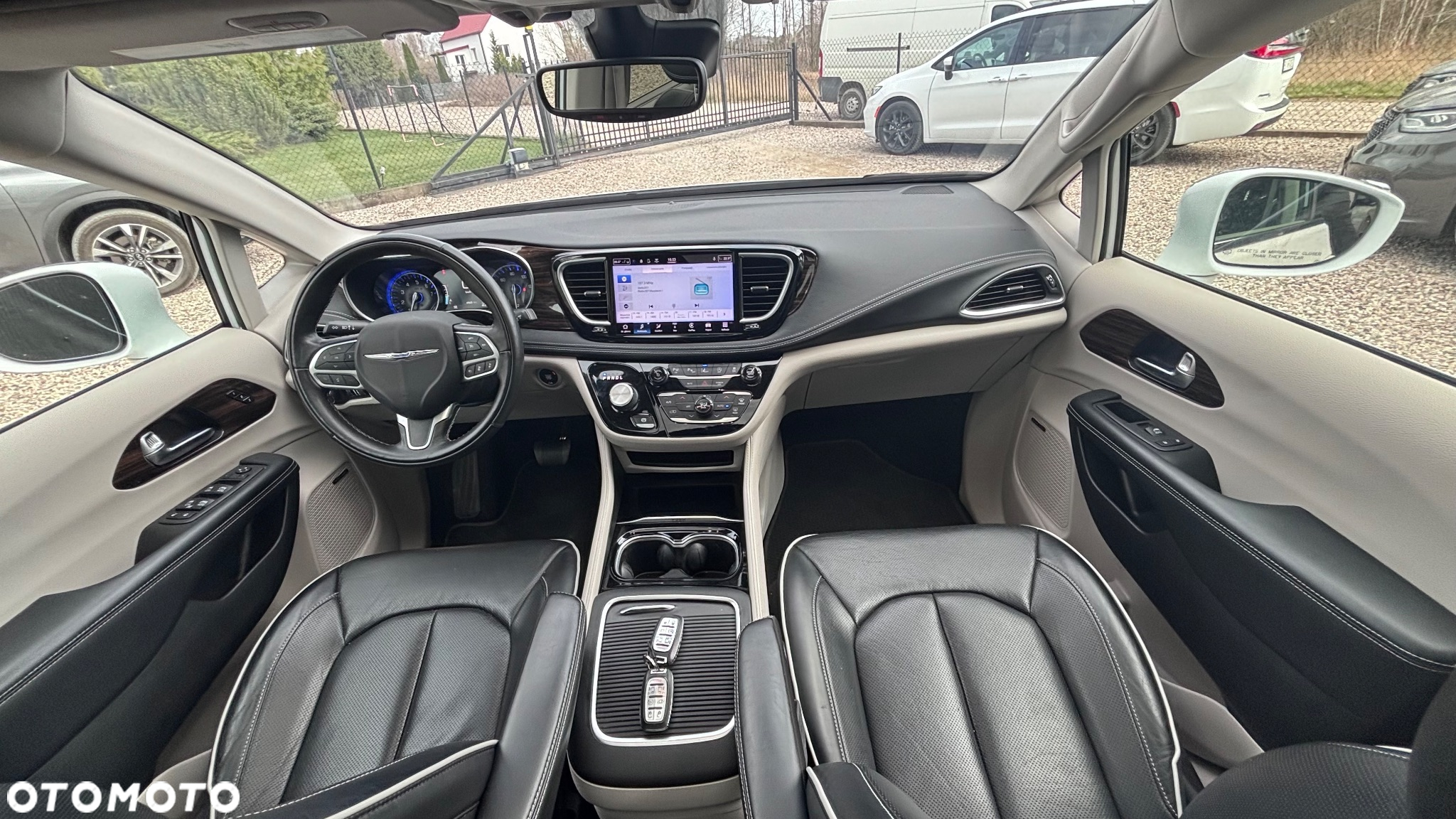 Chrysler Pacifica - 30