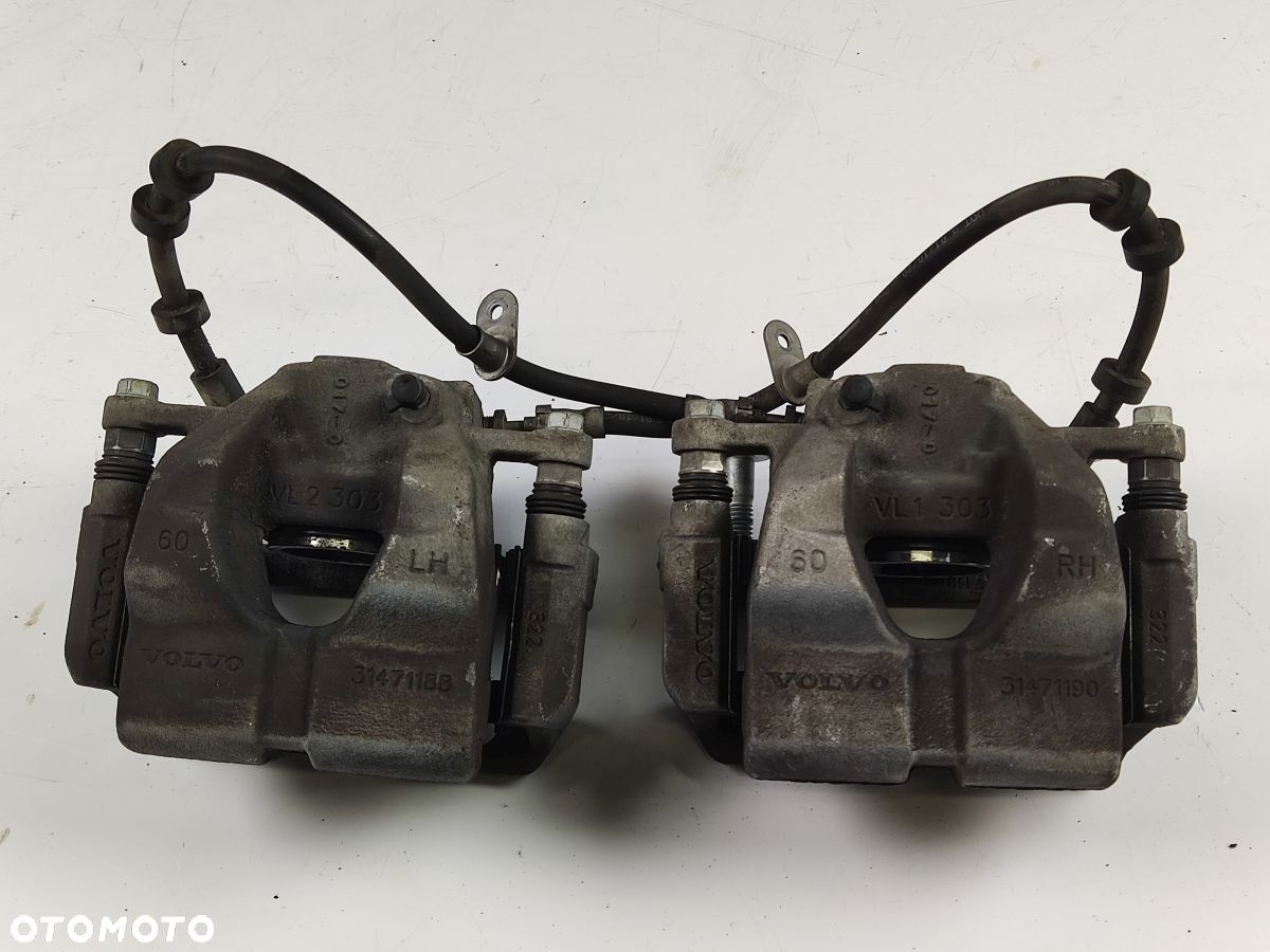 VOLVO XC40 2.0T T4 17-21r Zacisk Hamulcowy Przód Prawy i Lewy - 1