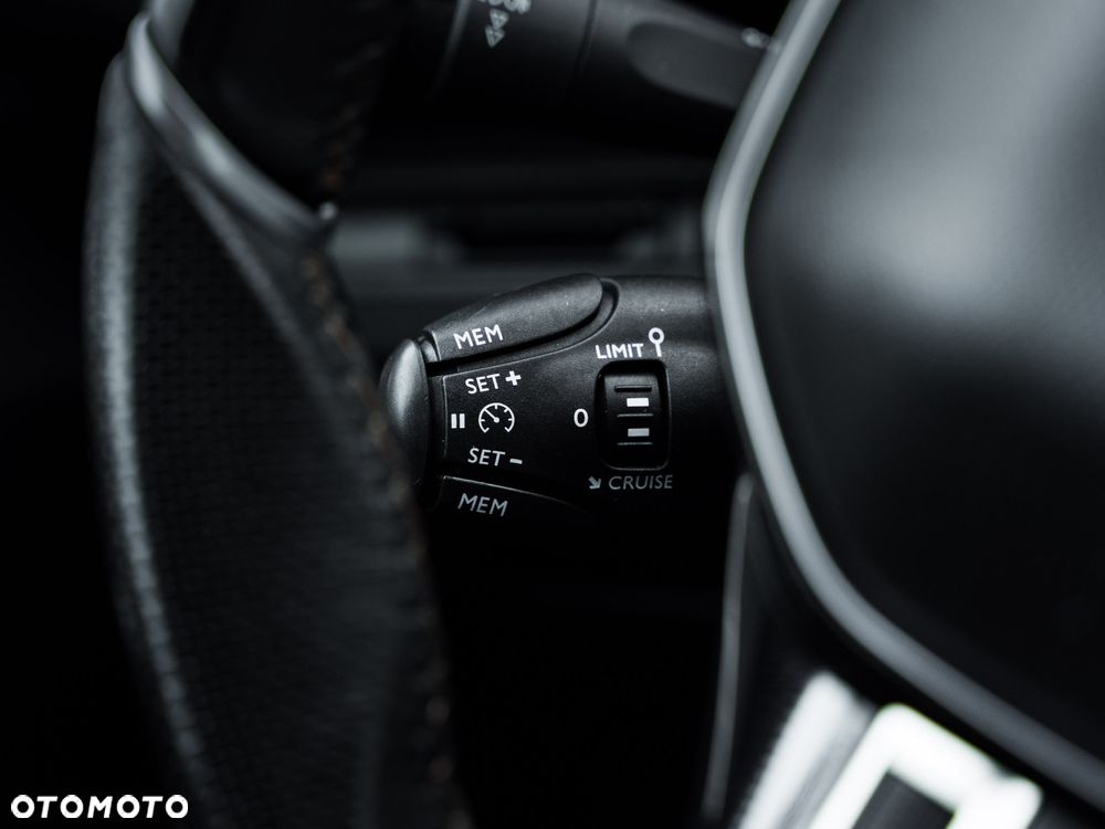 Peugeot 3008 BlueHDi 130 Stop & Start EAT8 Allure - 26