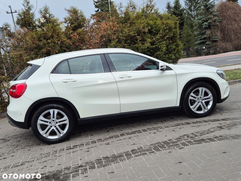 Mercedes-Benz GLA 200 Urban - 14