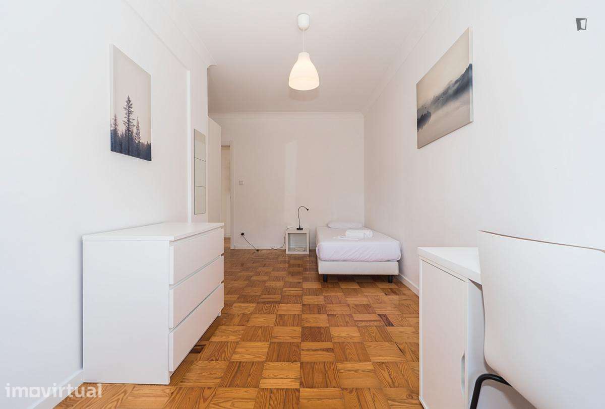 Quarto - localizado em Sete Rios Lisbon - Grande imagem: 3/15