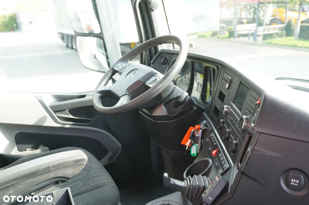 Mercedes-Benz Antos 2540 / Burtowy 15 EPAL / HDS Fassi F165 / 6.1 t / Zasięg 8 m / pilot / rotator / 1600 MTH / oś skrętna - 25